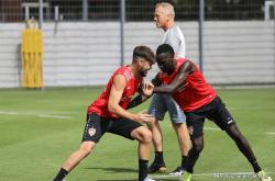 包含深圳男篮训练开放日，赛后伤情更新引欢呼，德国杯在即，赛季目标并未改变的词条-泛亚体育入口