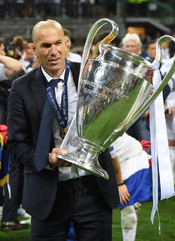 赛后巴塞罗那调整名单以备欧超杯波特兰开拓者赛后战术微调，清晨埃因霍温调整名单以备CBA常规赛看傻球迷 